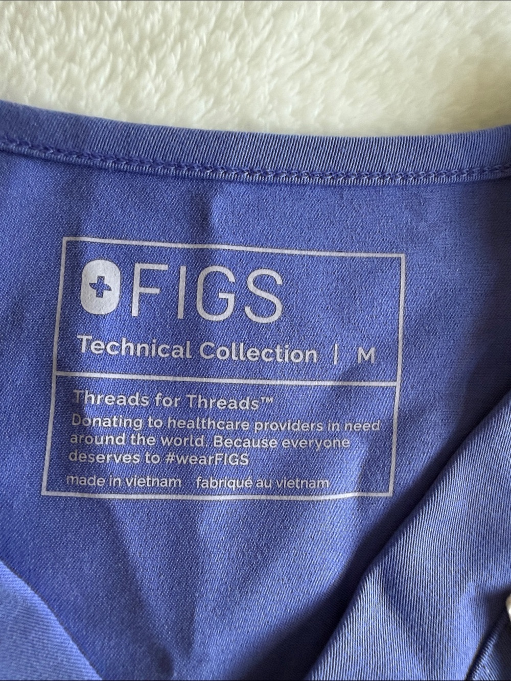 FIGS Men’s V-Neck Scrub Top M NWT - Picture 4 of 4